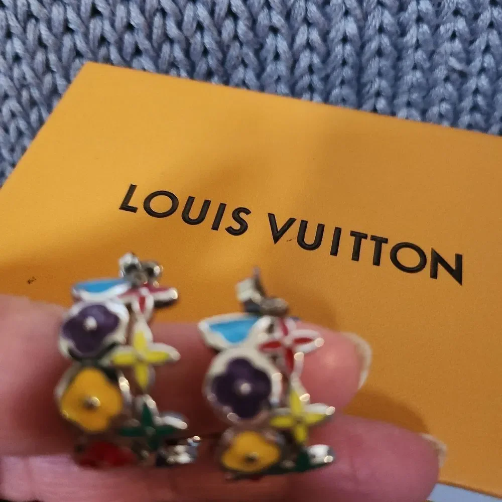 Louis Vuitton vibrant pierced gorgeous